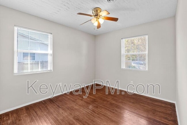 Building Photo - 2021 Fernwood Cir