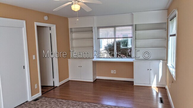 Building Photo - 2612 Haywood Rd