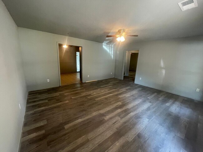 Building Photo - 917 Mays Rd
