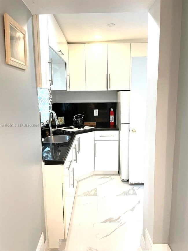 Building Photo - 223 SW 10th St