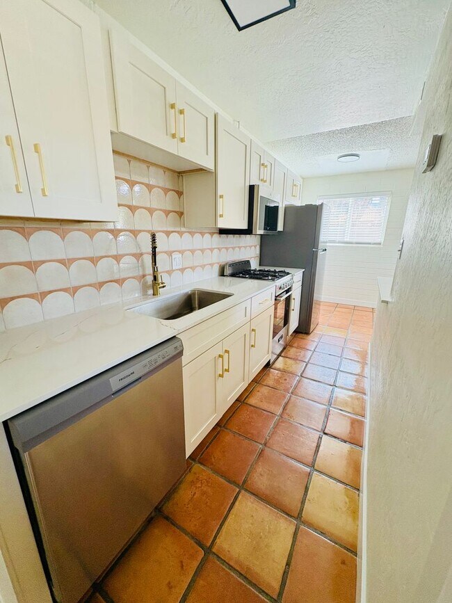 Building Photo - 817 S Melody Ln