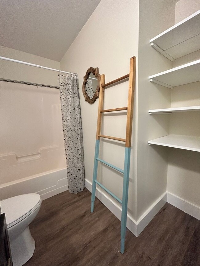 Building Photo - Welcome home to this completely renovated ...
