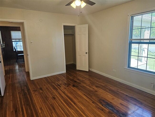 Building Photo - 503 W 12th St