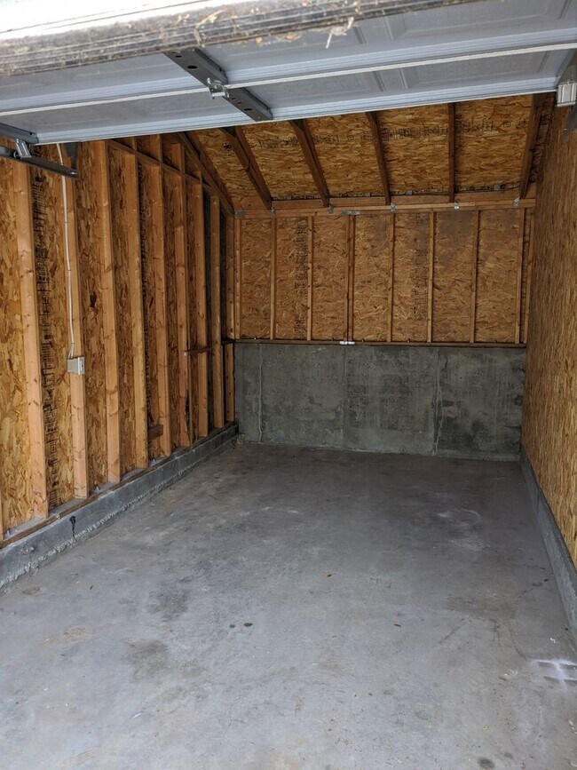 Building Photo - Spacious 2 Bedroom 2 Bath Condo - Close To Buckley AFB, DIA, DTC - Garage