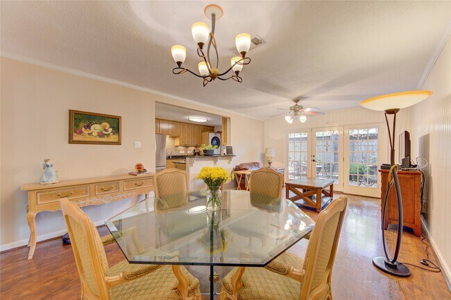 Building Photo - 824 Wax Myrtle Ln