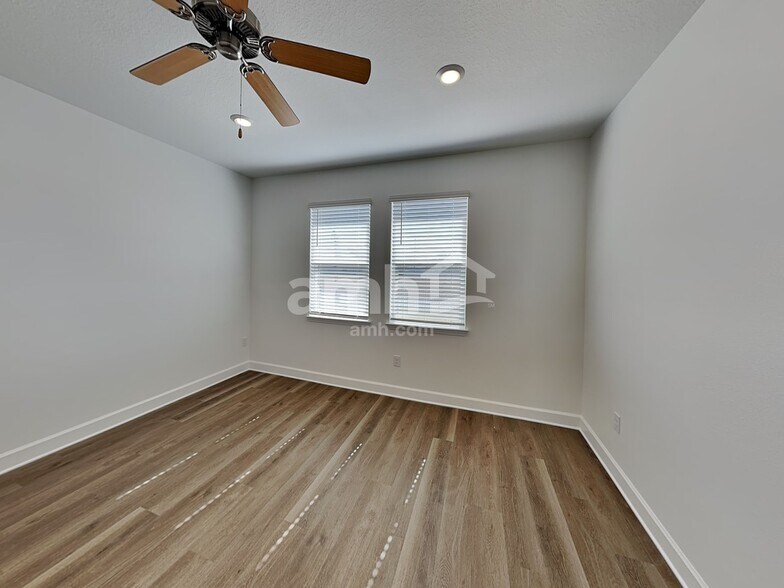 Building Photo - 3013 20th Ave W