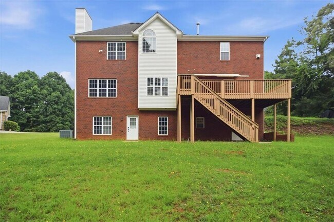 Building Photo - 2000 Millstone Dr SW