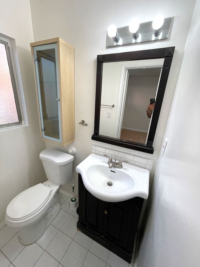Building Photo - Newly Remodeled 3BD/1.5BA Duplex in Culver City!