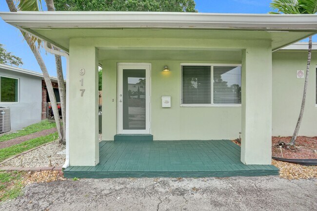 Building Photo - 917 NE 17th Ct
