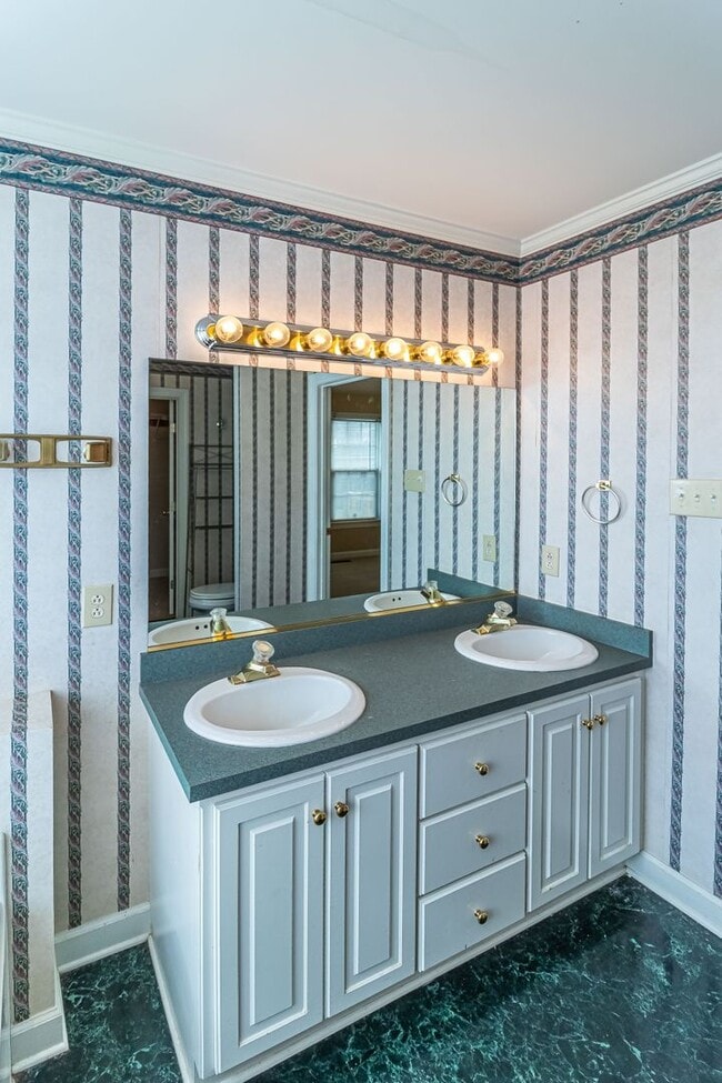 Building Photo - MUST SEE 3 BR | 2 BA w/ Finished Bonus Room *Pikeville school district*