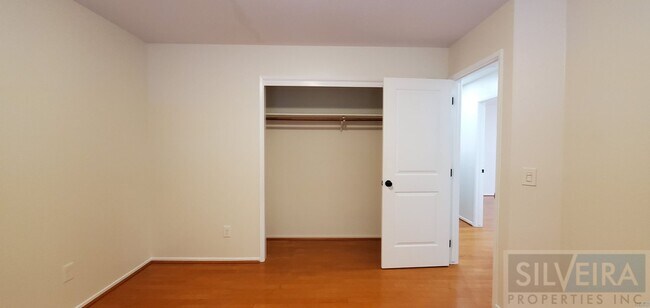 Building Photo - Lovely 3 Bedrooms 2 bath Home For Rent