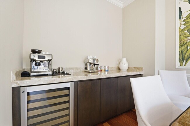 Building Photo - 921 Osceola Dr