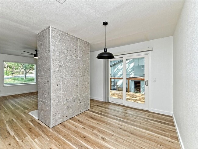 Building Photo - 1509 Oak Heights Dr