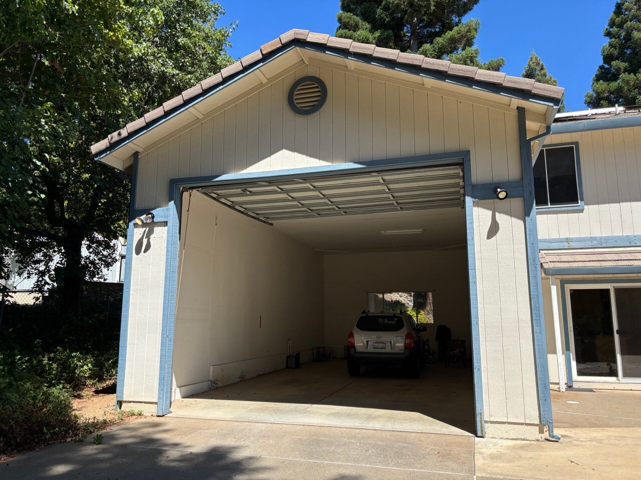 Building Photo - 3594 Camino Hills Dr
