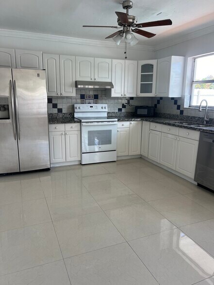 Open kitchen with stainless steel appliances, new refrigerator and plenty of space for storage - 2601 Acapulco Dr