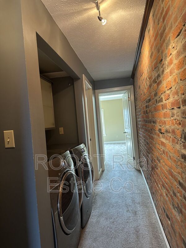 Building Photo - 820 Summit St