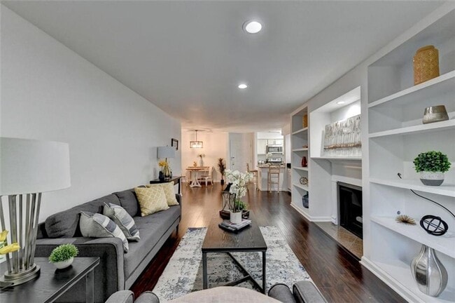 Building Photo - 2 Bedroom 2 Bath in Buckhead
