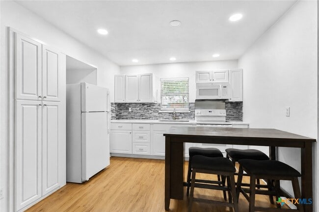 Building Photo - 761 Whippoorwill Dr