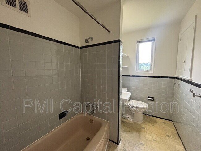 Building Photo - 2929 Terrace Dr