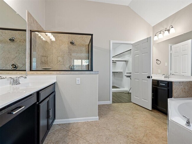 Building Photo - 16906 Wedgeside Pk