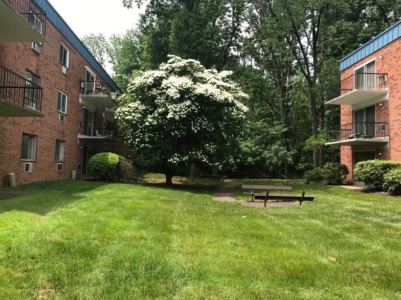 Courtyard - 120 N Bethlehem Pike