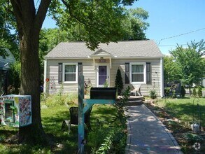 Building Photo - Charming 2BR/1BA Cottage Bungalow in Great...