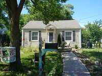 Building Photo - Charming 2BR/1BA Cottage Bungalow in Great...