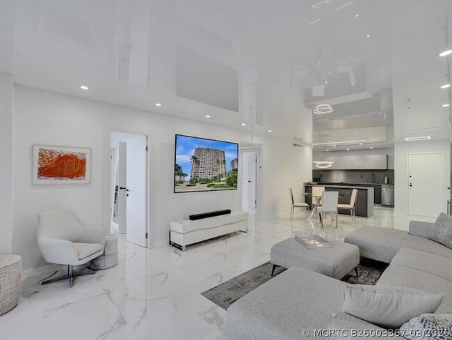 Building Photo - 2500 Parkview Dr