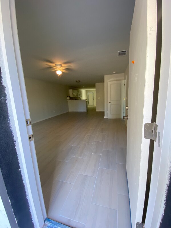Building Photo - 987 Flomich St
