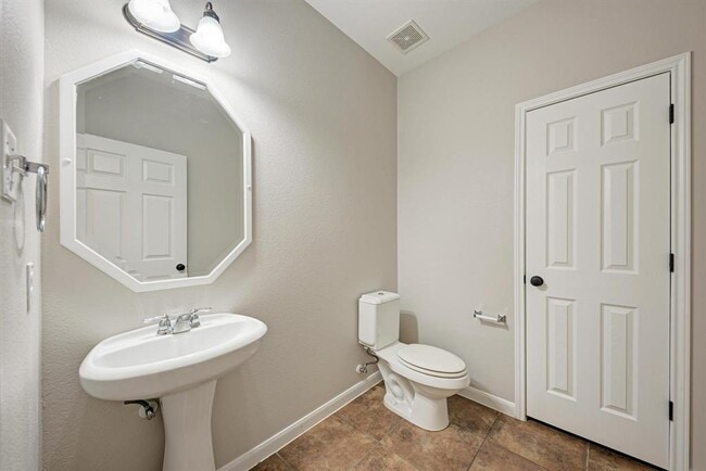 Building Photo - 108 Latitude Ln