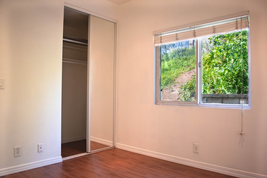 Building Photo - 12 Andarrios