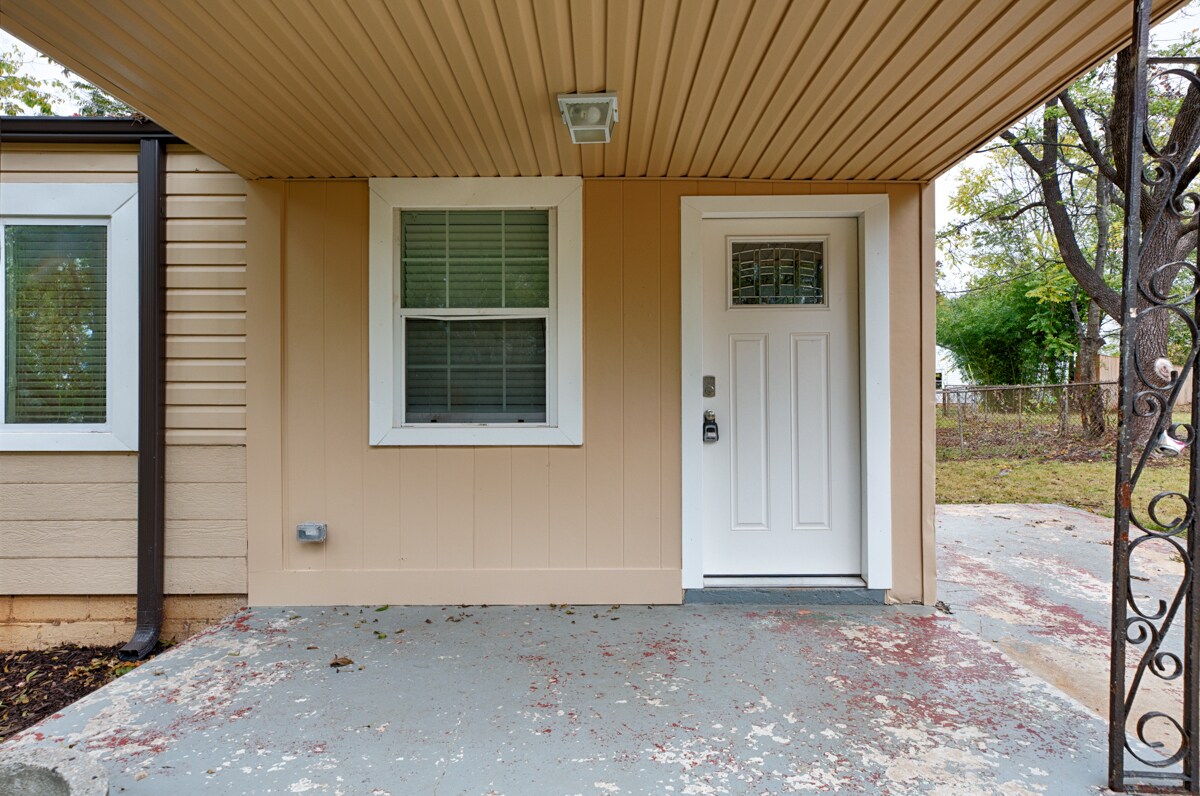 Building Photo - 4304 9th Ave SW