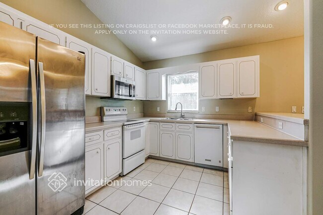 Building Photo - 3104 Pine Tree Dr