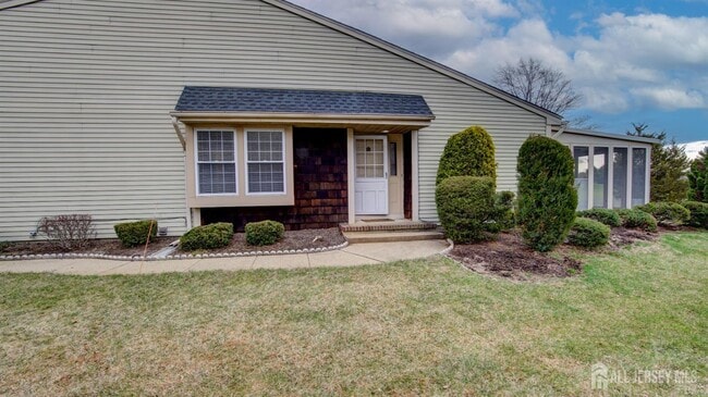 Building Photo - 18 Thomas Paine Dr