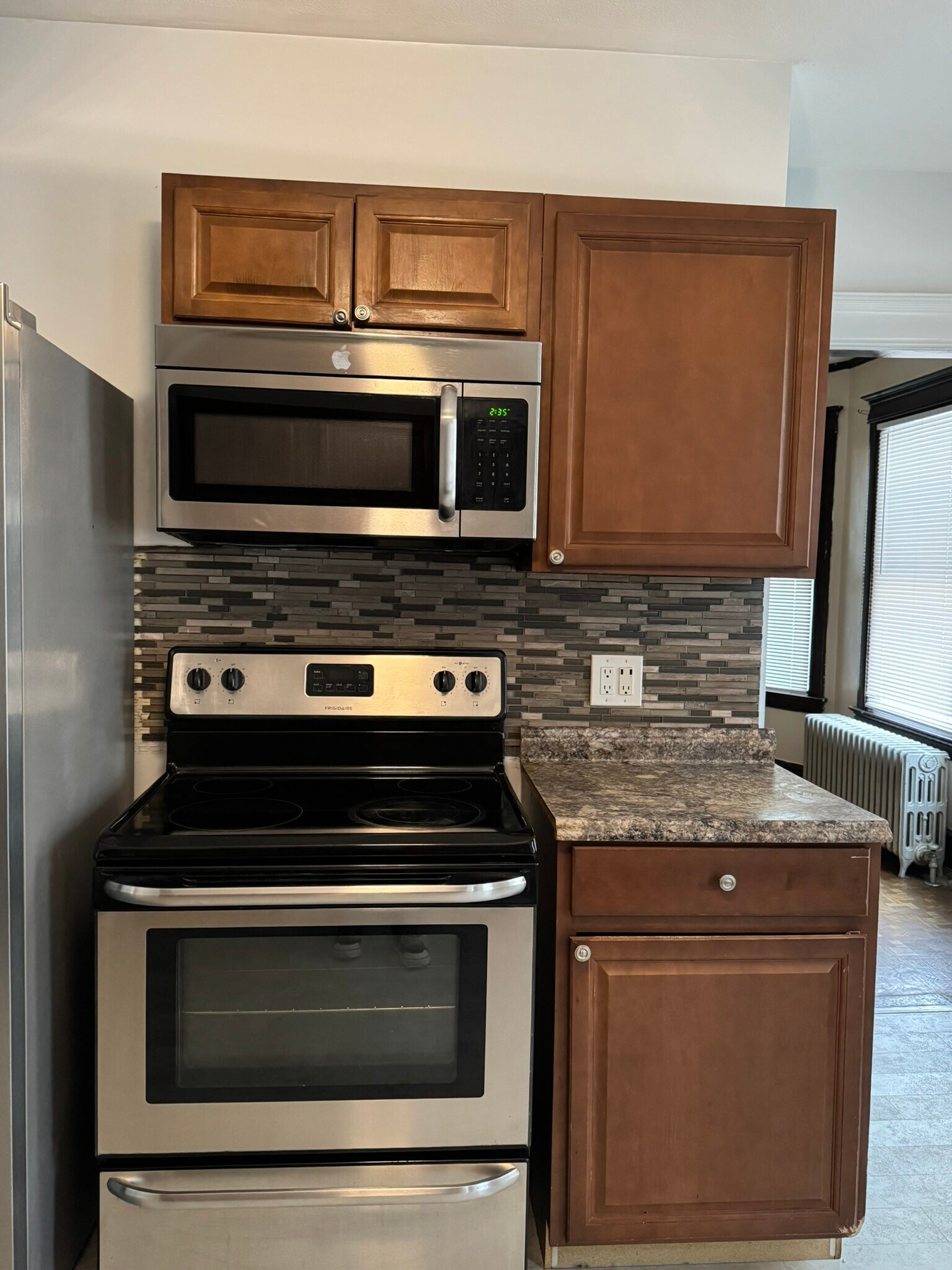 Building Photo - 37 Mountford St