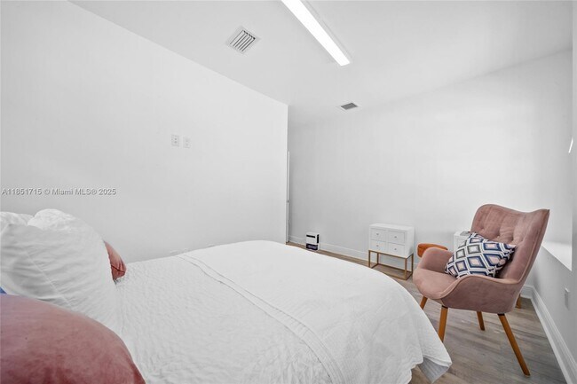 Building Photo - 1520 SW 11th Terrace