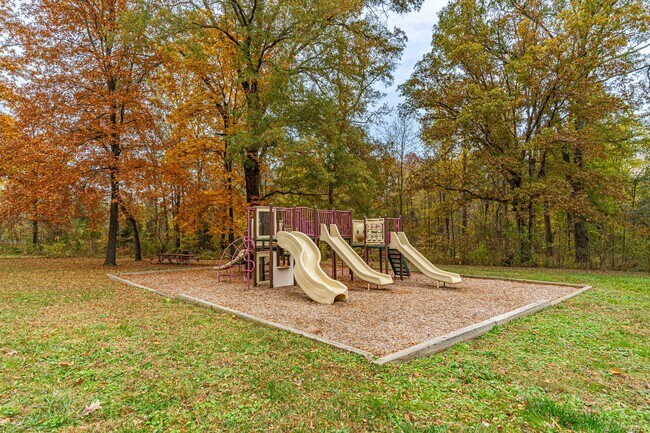 Building Photo - Charming 4 Bed SFH in Alexandria!