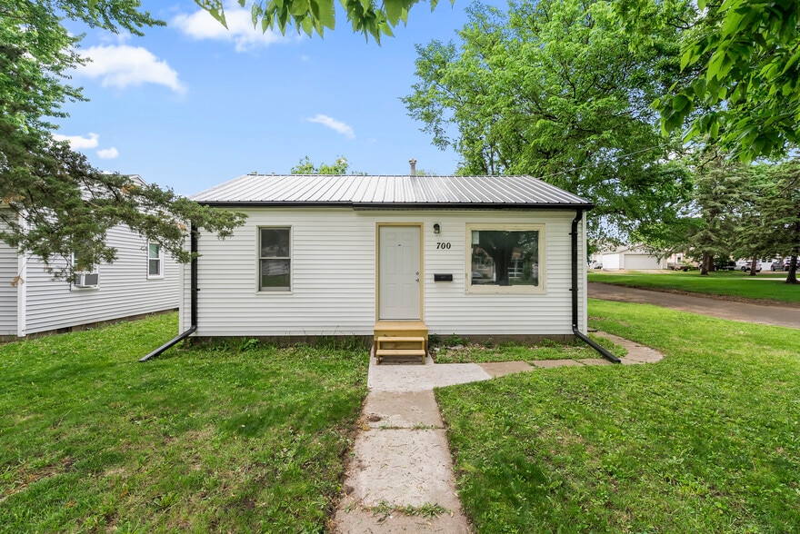 Primary Photo - 700 Hartman Ave