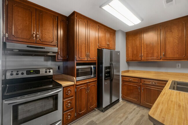 Building Photo - 328 Crisfield Rd