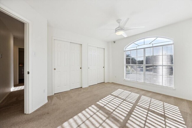 Building Photo - 15721 Ecorio Dr