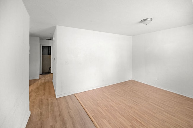Building Photo - 512 E Olive St