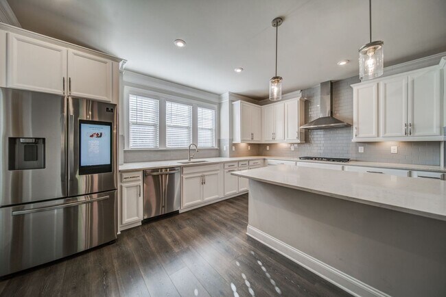 Building Photo - 1363 Harris Way S