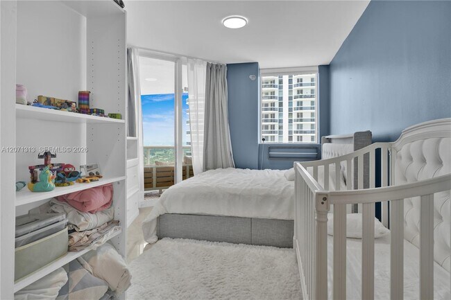 Building Photo - 4775 Collins Ave
