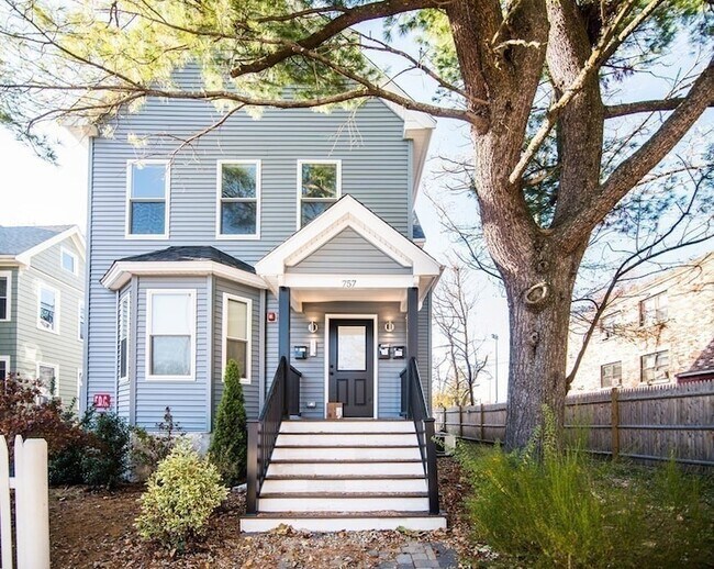 Building Photo - 757 Washington St