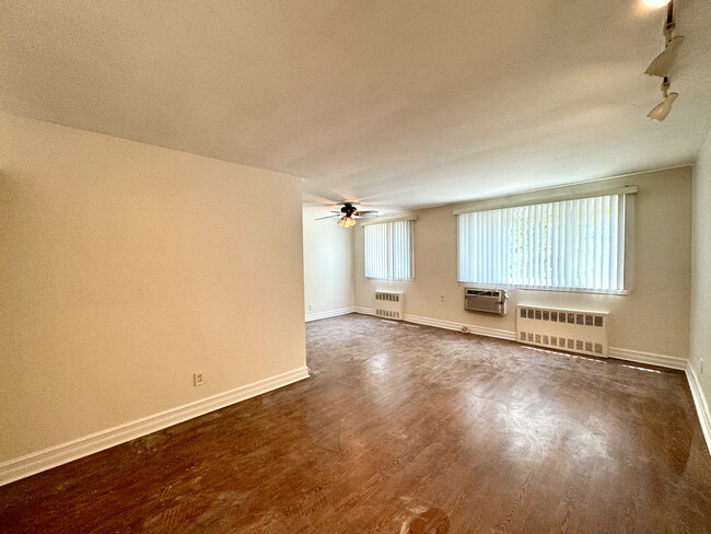 living/dining room - 5261 65th Pl