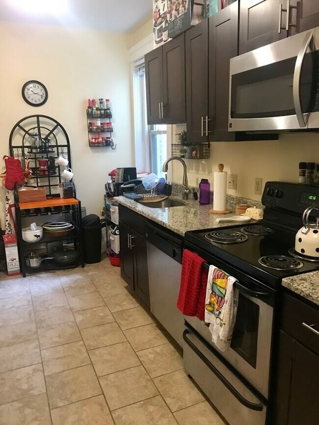 Building Photo - Stunning 1 Bed Right Off the T! Heat/HW In...