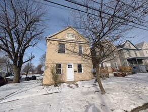 Building Photo - 502 E 2nd St