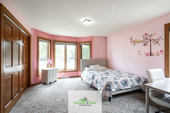 Building Photo - Beautiful 3 bedroom 2 Bath in the Perfect Location!!