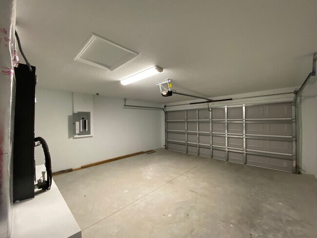 Building Photo - Custom Home - Desirable SW Dunnellon Neighborhood 3/2/2  Won't Last