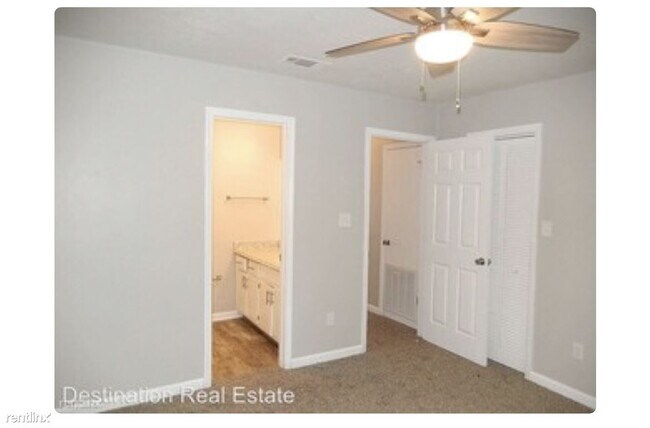 Building Photo - 2 br, 2.5 bath Triplex - 4883 Old Bainbrid...